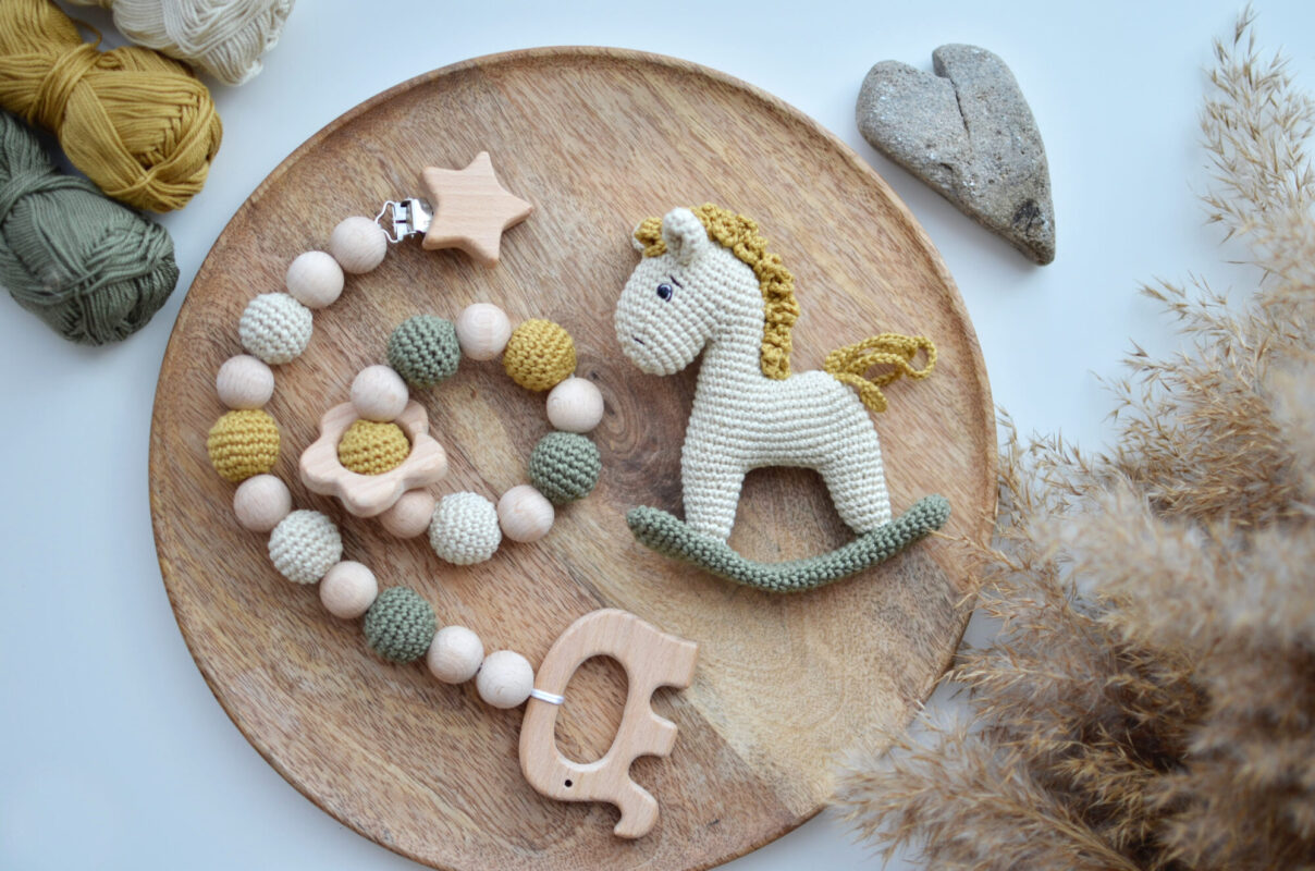 Konik hrkalka kruzok a slonik